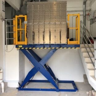 Dock Hoist for Waste Bin Handling