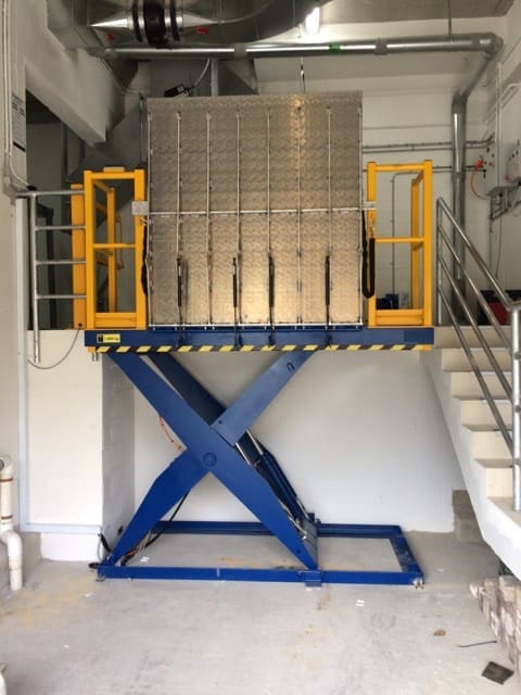 Dock Hoist for Waste Bin Handling