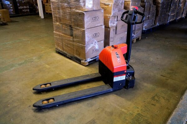 EPT20 15ET Powered Pallet Trucks 2