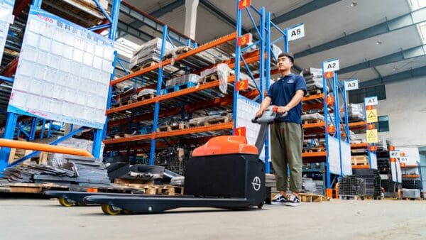 EPT20 ET Powered Pallet Trucks 4