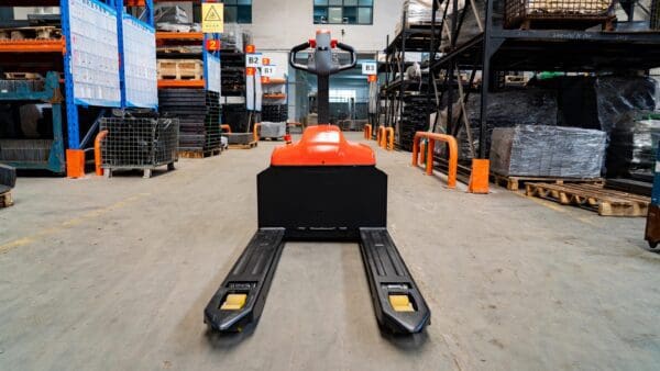 EPT20 ET Powered Pallet Trucks Environment